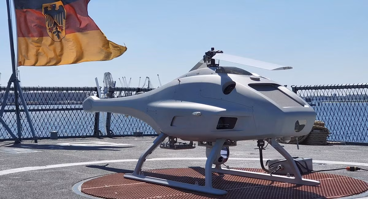 Nhà phân tích của cổng thông tin Armada International coi chương trình "Chim hải âu" của Warsaw là đáng chú ý. Hải quân Ba Lan muốn nhận được các máy bay không người lái tầm ngắn với khả năng giám sát bất cứ lúc nào trong ngày trên biển và bờ biển.