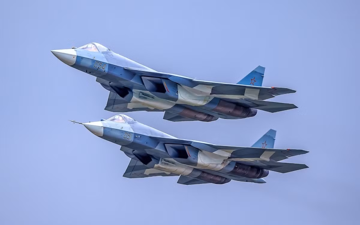 Với chiến đấu cơ Su-57, tờ Sohu của Trung Quốc nhận định, loại tiêm kích này về cơ bản vẫn chưa được Nga sản xuất hàng loạt với số lượng lớn, tiềm năng xuất khẩu là có, tuy nhiên thời gian cần để hoàn thiện là rất lâu.