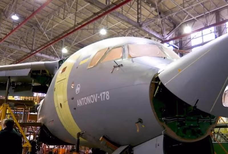 An-178 là máy bay vận tải quân sự hạng trung không vận tầm ngắn, do công ty Antonov của Ukraine thiết kế và dựa trên máy bay phản lực dân dụng Antonov An-158 (AN-148-200).