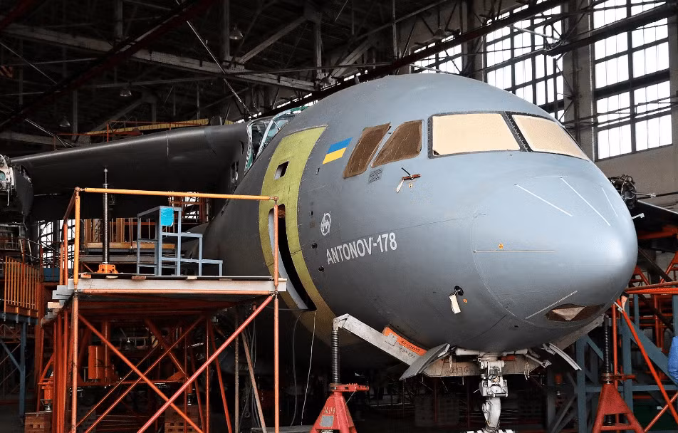 Thông tin về việc hợp đồng máy bay vận tải An-178 có nguy cơ không hoàn thành đã được Tạp chí "Chuyển phát nhanh Công nghiệp Quốc phòng", ấn bản Ukraine đưa ra, sau khi tham khảo một nguồn tin tại doanh nghiệp nhà nước Antonov.