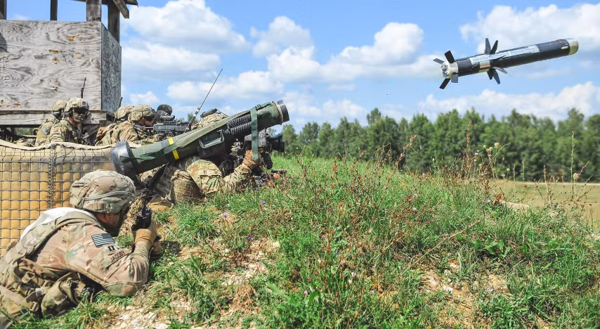 Javelin được sử dụng trong cuộc chiến ở Iraq năm 2003. Nó đã chứng minh được hiệu quả cao trong việc phá hủy các xe tăng T-72 và Type 69 của Iraq.