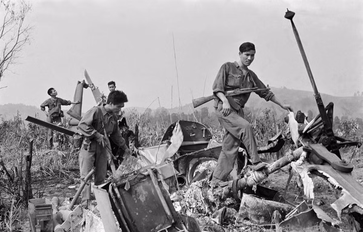 Trong khi đó quân giải phóng có 60.000 quân, 88 xe tăng cùng vài chục khẩu đại bác. Ngoài ra, chúng ta còn huy động khoảng 300 pháo phòng không các loại, để tiến hành áp chế không quân địch.