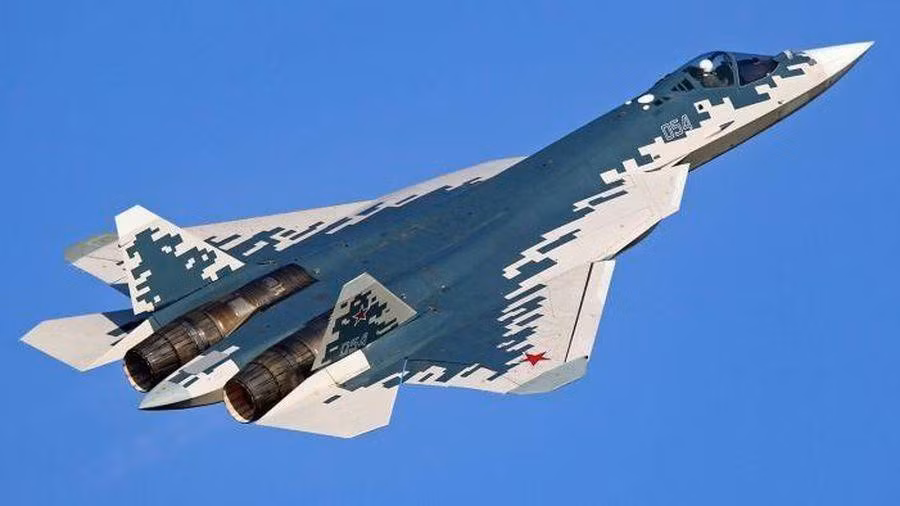Trong khi chiến đấu cơ Su-57 sẽ là sự bổ sung tốt cho Su-30 và Su-35 thì MiG-41 đầy hứa hẹn dùng để thay thế MiG-31 đã phục vụ được 40 năm. Trước khi Su-57 làm nhiệm vụ trực chiến, biến thể MiG-31BSM là loại máy bay nguy hiểm nhất trong không chiến.