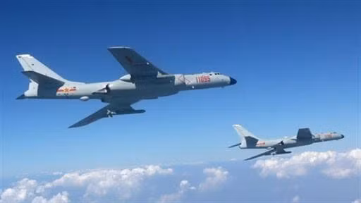 Bên cạnh đó nó còn được trang bị lại hệ thống thiết bị điện tử bao gồm cả hệ thống radar mới.