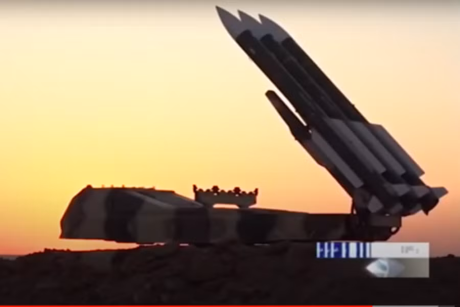 Iran cũng có kế hoạch xây dựng các căn cứ đặt bệ chuyên dụng để phóng tên lửa từ mặt đất, và sau đó đưa chúng trở lại địa điểm chính của họ dưới lòng đất.