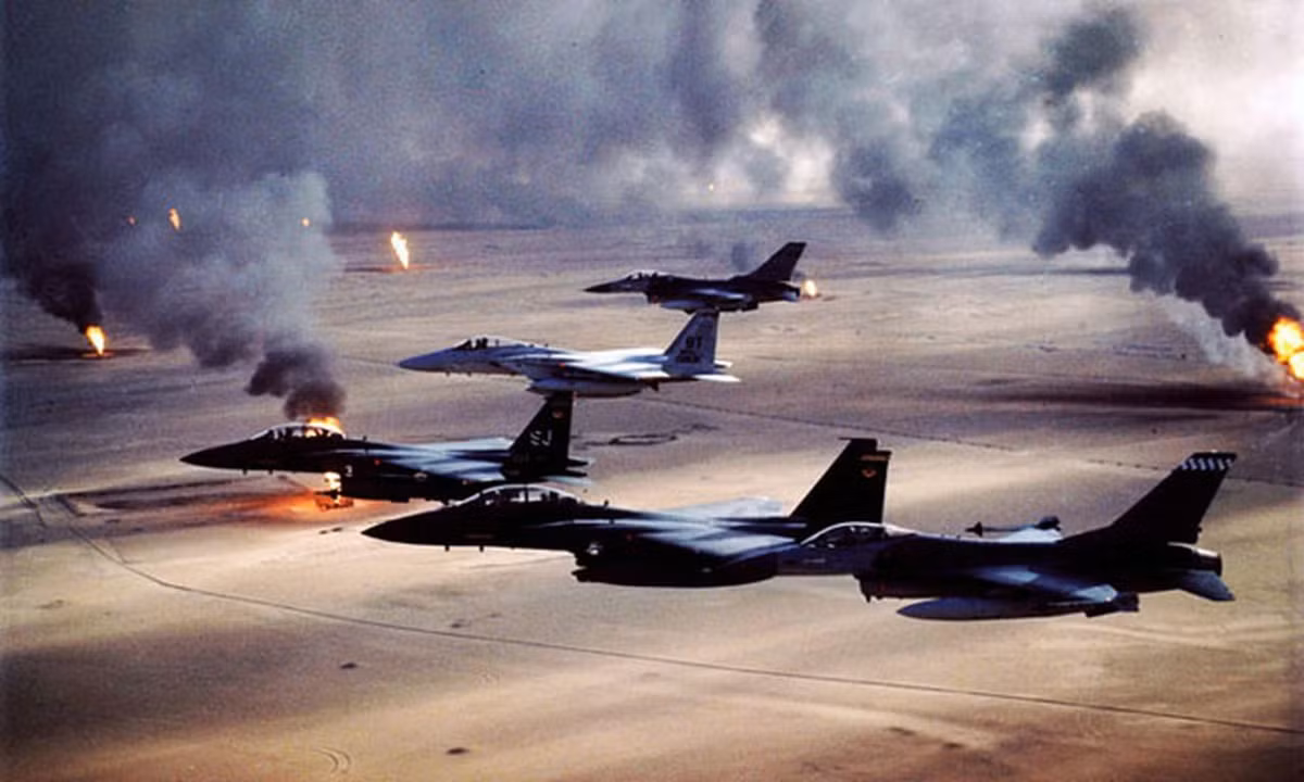 Tiêm kích của Không quân Mỹ nhận sự hỗ trợ từ máy AWACS E-3 Sentries. Iraq không có lợi thế như vậy, nhưng đã đạt được một số thành công khi sử dụng tiêm kích đánh chặn MiG-29 và MiG-25 thế hệ thứ tư. Dưới đây là 6 trận không chiến quan trọng nhất.