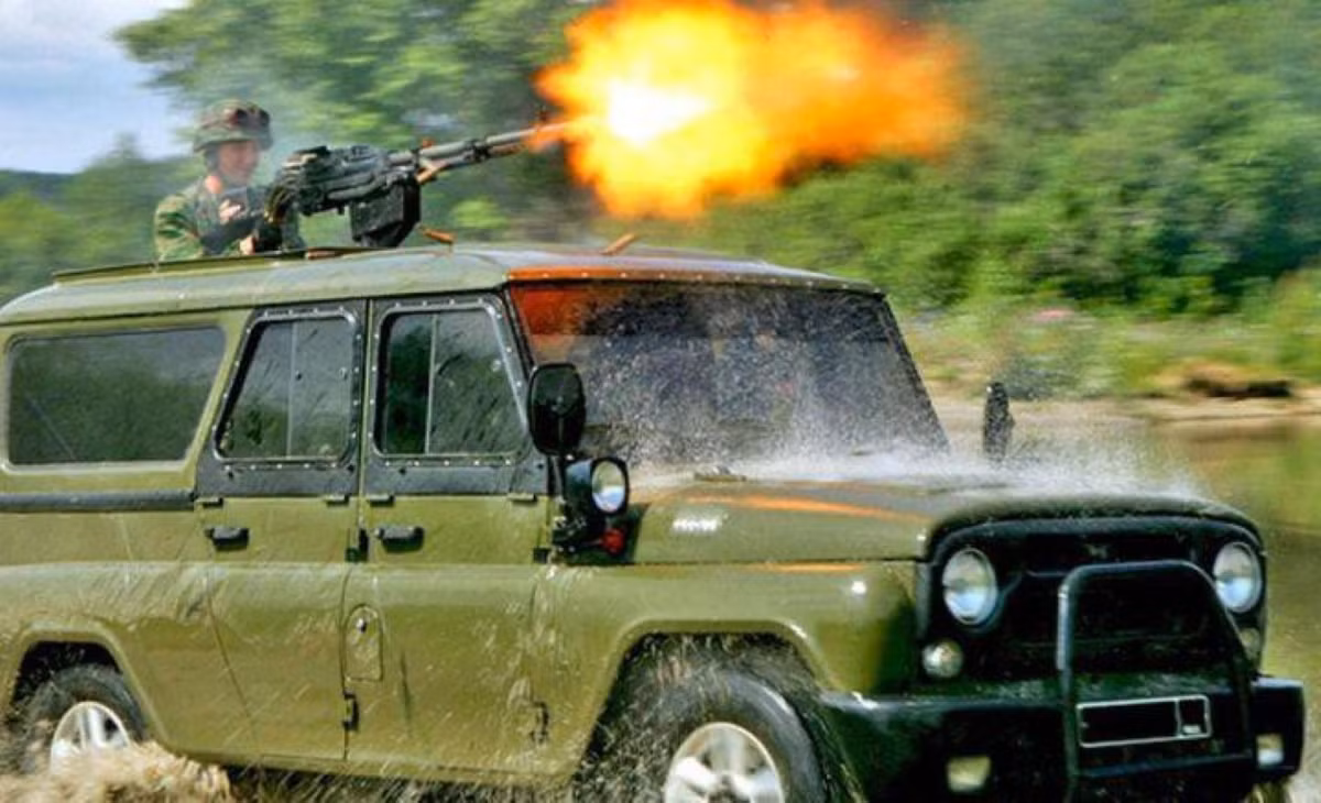 Trước khi Nga công khai thừa nhận chuyển giao xe UAZ Patriot trang bị súng PK/PKM cho ly khai, giới quan sát phát hiện ra loại vũ khí này từng xuất hiện tại chiến trường miền Đông Ukraine.