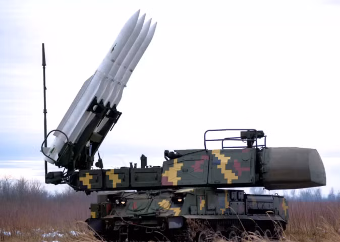 Theo Bộ Quốc phòng Ukraine, trong khuôn khổ hoạt động huấn luyện, các đơn vị rút khỏi địa điểm triển khai thường trực đã nhanh chóng cơ động tới thao trường, dàn đội hình và tấn công vào các mục tiêu trên không.