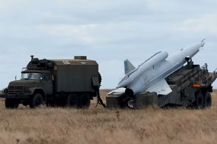 Tuy vậy trong điều kiện Ukraine ngày nay, những chiếc UAV cổ Tu-141 và Tu-143 là mục tiêu tập bắn khả dĩ nhất, do giá thành rẻ và tận dụng được khí tài đã lỗi thời, sắp đến thời hạn loại biên.