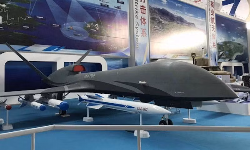 Tập đoàn Công nghiệp Máy bay Thành Đô, hãng sản xuất UCAV Dực Long, đang chế tạo UCAV vũ trang tốc độ cao sử dụng động cơ phản lực mang tên Vân Ảnh.