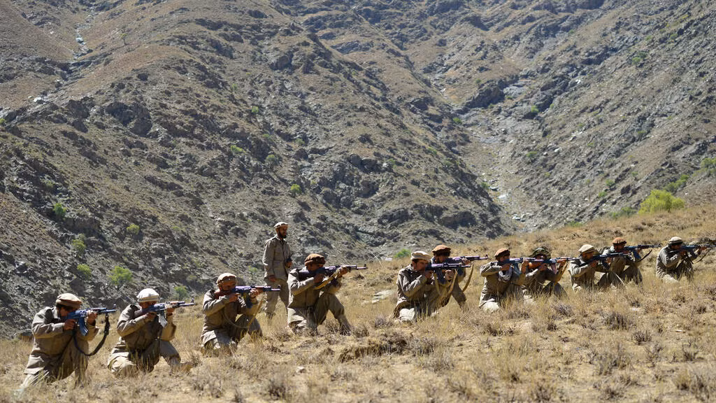 Trong thời gian tới, nếu lực lượng kháng chiến Afghanistan tiếp tục muốn chiến đấu chống Taliban, chắc chắn sẽ phải có một giải pháp cấp thiết về mặt hậu cần, ví dụ như thay vì cố lấn về phía Nam xuống thủ đô Kabul, lực lượng này có thể đánh lên phía Bắc, rút về biên giới để có thể dễ dàng tiếp cận với sự hỗ trợ của nước ngoài. Nguồn ảnh: Ydex.