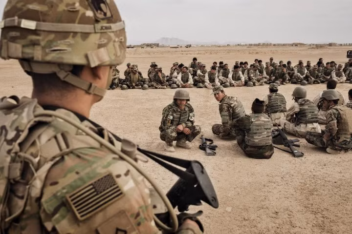 Theo các số liệu được tờ Britannica thống kê, tính tới mùa hè năm 2001, Taliban đã chiếm đóng tới 90% lãnh thổ Afghanistan, dưới sự trợ giúp rất đáng kể từ al-Qaeda.