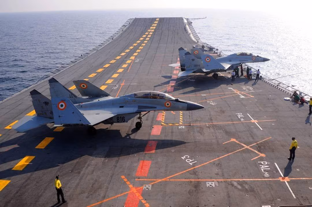 “Vụ phóng thành công và an toàn đầu tiên của F/A-18 Super Hornet từ đường dốc xác nhận hoạt động hiệu quả từ các tàu sân bay của hải quân Ấn Độ”, đại diện Boeing tại Ấn Độ - ông Ankur Kanaglekar cho biết.
