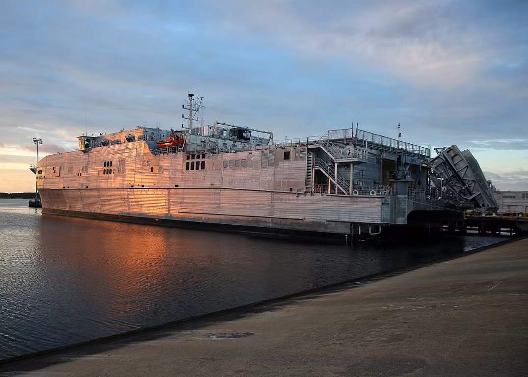 Quyết định này được Mỹ đưa ra ngay sau khi tàu sân bay HMS Queen Elizabeth rời biển Đen để tiếp tục hành trình tới Ấn Độ Dương.