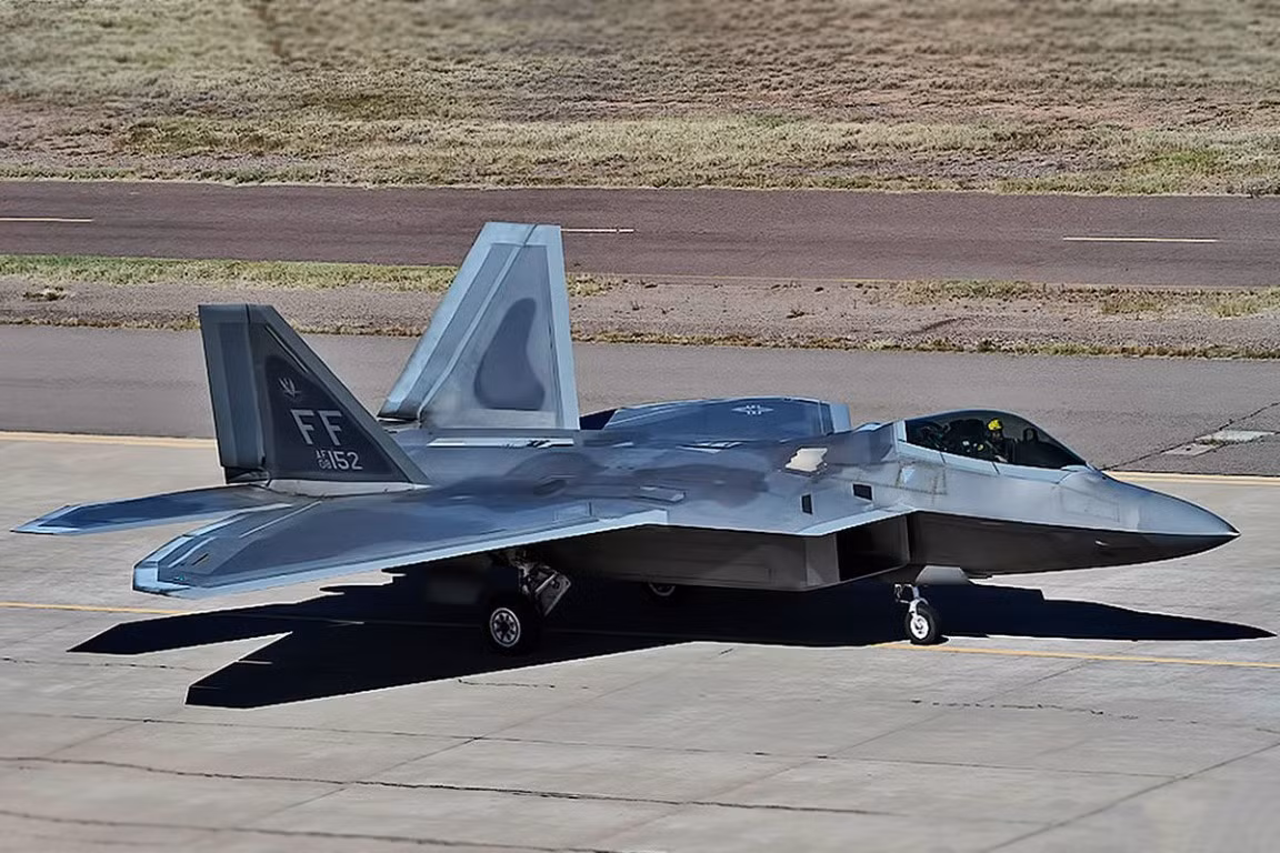 Tờ Business Insider của Mỹ cho biết, các tiêm kích F-22 Raptor của nước này, là loại máy bay chiếm ưu thế trên không hiện đại bậc nhất thế giới, nhưng gần như đã rơi vào trạng thái tuyệt chủng.
