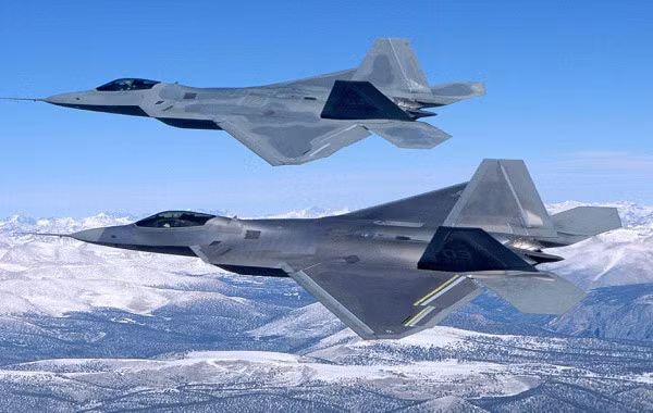 Dù được coi là loại chiến đấu cơ hiện đại nhất của Không quân Mỹ, máy bay F-22 Raptor cũng đã ra đời được 23 năm. Tới nay, Mỹ đang sở hữu 195 chiếc tiêm kích loại này.
