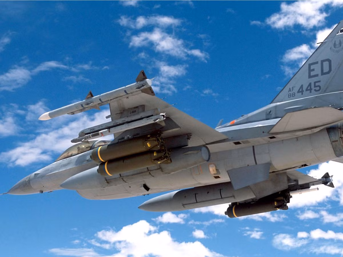 Phần lớn các quốc gia đang rao bán tiêm kích F-16 trên thị trường "chợ thanh lý" vũ khí quốc tế hiện tại, đều đang dần bổ sung tiêm kích F-35 vào biên chế để thay thế.