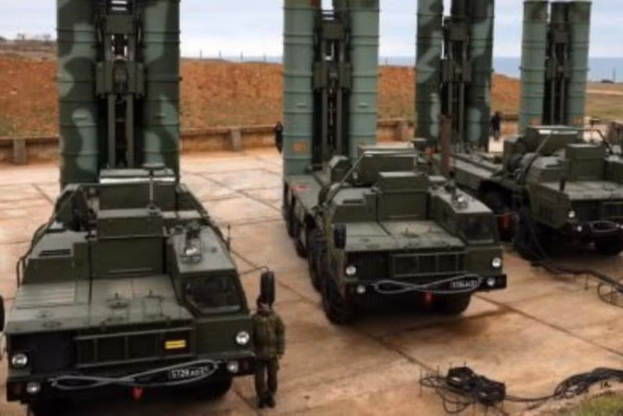 Như vậy, hiện nay Algeria là nhà khai thác nước ngoài thứ ba của hệ thống phòng không S-400 Triumph sau Trung Quốc và Thổ Nhĩ Kỳ.
