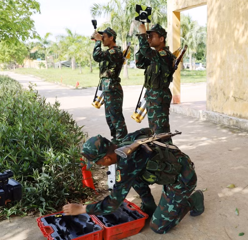 Để chuẩn bị đảm bảo cho môn thi, các đội tuyển của Việt Nam đang tích cực tập luyện, bất chấp cái nắng gay gắt của mùa hè.