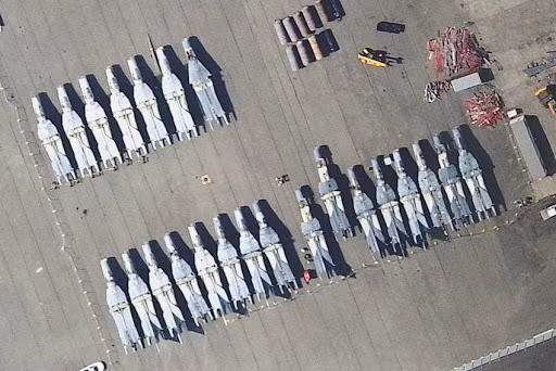 Sau khi hệ thống phòng ngự của Iraq mỏng hơn trước, các máy bay F-111 chủ yếu được dùng để chống lại quân bộ của đối phương. Hệ thống xác định mục tiêu PaveTack trên các phi cơ này tỏ ra rất hữu hiệu trong việc xác định các xe tăng của Iraq. Đã có hơn 1.500 xe thiết giáp Iraq bị tiêu diệt bởi hệ thống này.