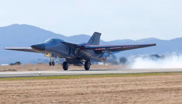 Những đợt thử nghiệm đầu tiên của F-111 đã cho thấy những kết quả khả quan, khi nó có thể bay với tốc độ Mach 1,2 ở tầm thấp, hoặc Mach 2,5 ở tầm cao, và chỉ cần đường băng dài 600 m để cất cánh và hạ cánh. Sau này nó cũng trở thành máy bay chiến lược đầu tiên có thể bay từ Mỹ tới châu Âu mà không phải tiếp nhiên liệu khi bay.