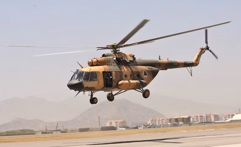 Ngoài ra, trong biên chế của Không quân Afghanistan còn có khá nhiều loại máy bay trực thăng. Nhiều bậc nhất là dàn trực thăng Mi-8/17, với số lượng lên tới 95 chiếc.