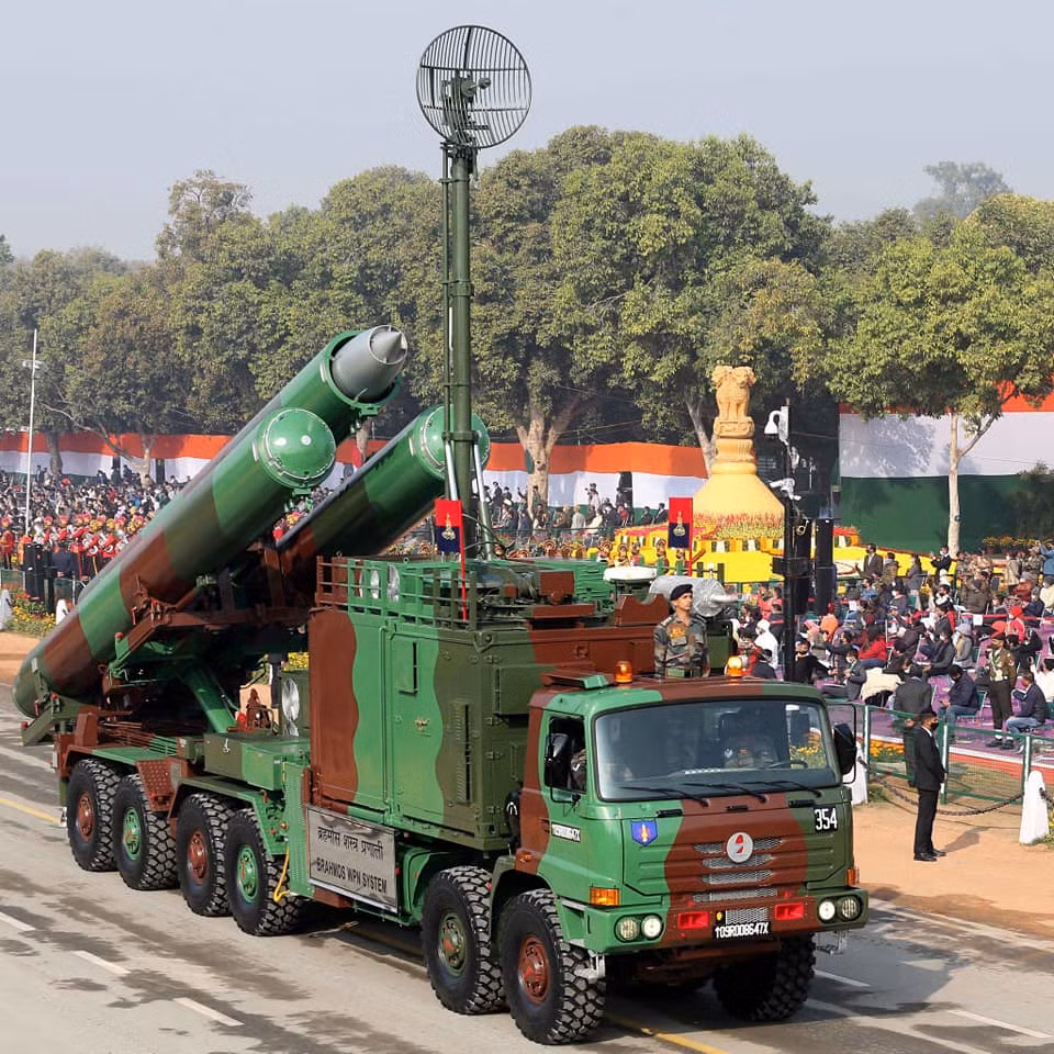 Tên lửa hành trình BrahMos - loại tên lửa do Ấn Độ hợp tác với Nga thiết kế và sản xuất đang nhận được rất nhiều sự quan tâm trên thị trường xuất khẩu thế giới.