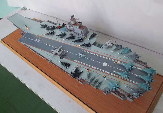 Chuyên gia Brent Eastwood kết luận: “Mỹ và NATO chỉ có thể hy vọng rằng những dự án chế tạo tàu sân bay của Nga sẽ không thành hiện thực".