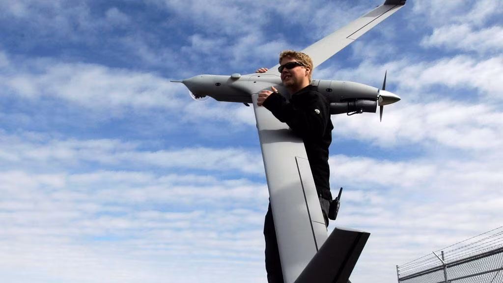 UAV ScanEagle thực hiện chuyến bay đầu tiên vào năm 2002, được đưa vào sử dụng trong Hải quân Mỹ từ năm 2005.