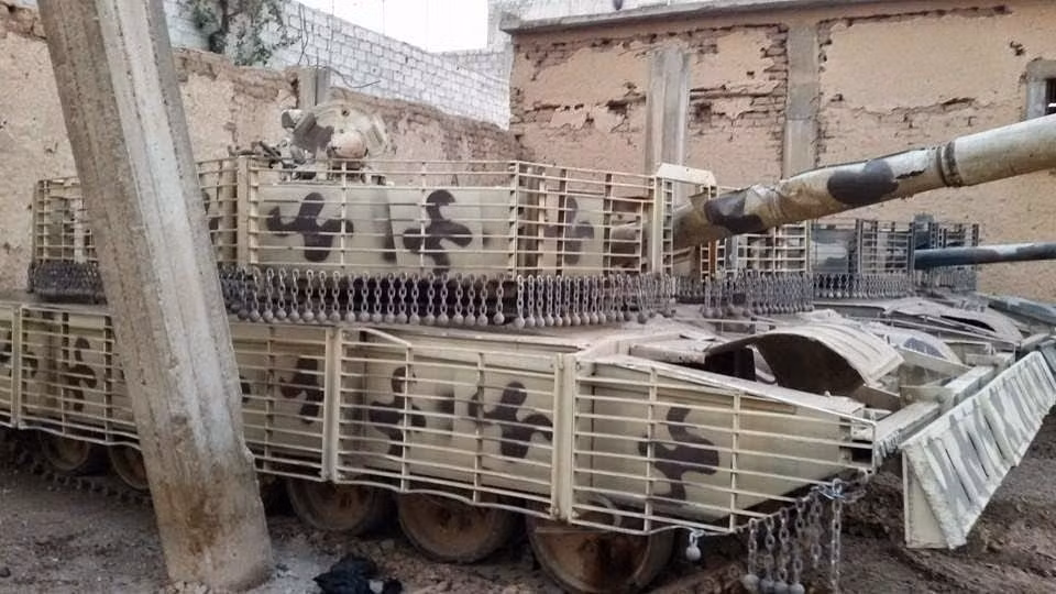 Quay trở lại trường hợp "mái che" của T-72B3, sự mỏng manh của những thanh thép cấu tạo nên lớp giáp lồng phía trên tháp pháo bị đánh giá không thể ngăn nổi quả tên lửa Javelin đang lao xuống.