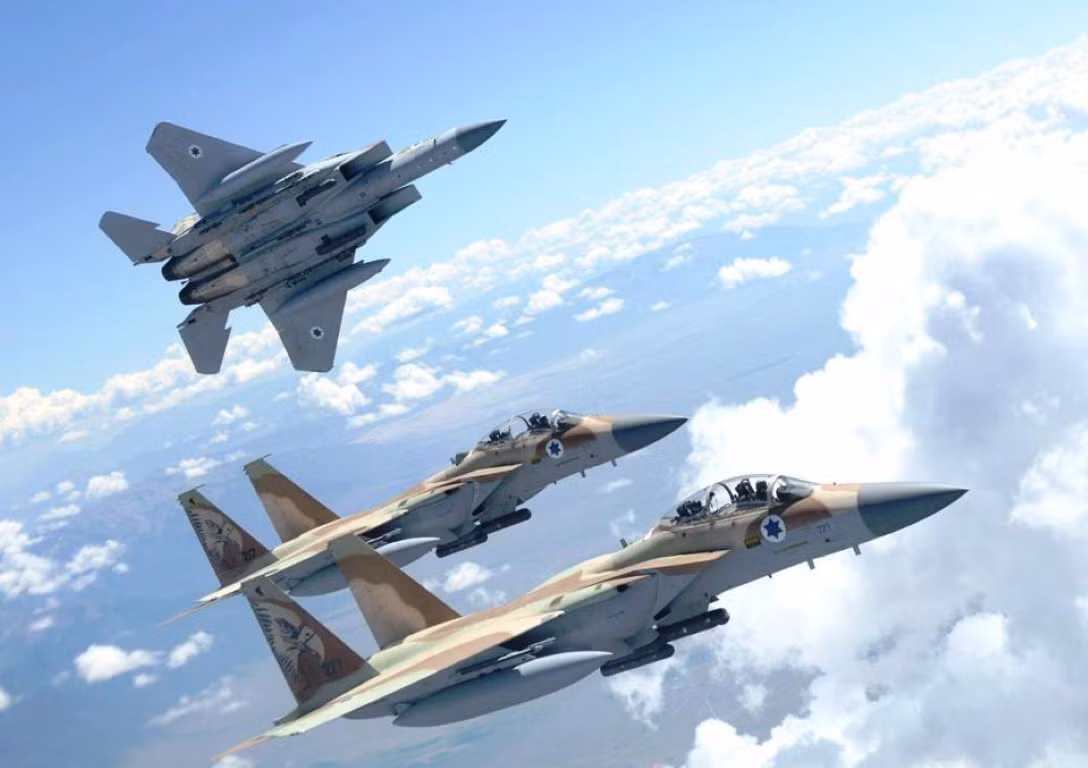 Không quân Israel (IAF) có vẻ vẫn tuân thủ thỏa thuận với Nga đó là cố gắng tránh gây thương vong cho binh sĩ của Moskva, bên cạnh đó Nga cũng đang không cho phép lực lượng vũ trang Iran tập kết mặt hàng quân sự gần khuôn viên căn cứ của mình.