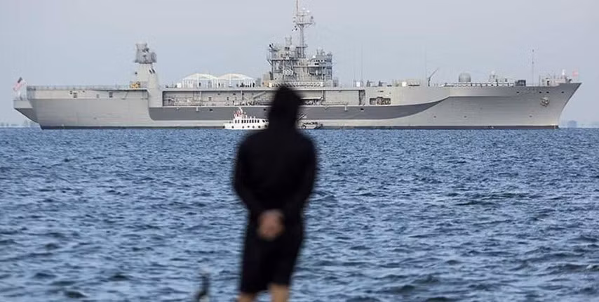 "Điều này cũng bắt nguồn từ tình hình chính trị chung, cụ thể là số chuyến bay của NATO áp sát Nga ngày càng tăng, cũng như sự hiện diện của tàu chiến mang tên lửa dẫn đường tại Biển Đen và Baltic", ông Putin nói thêm.