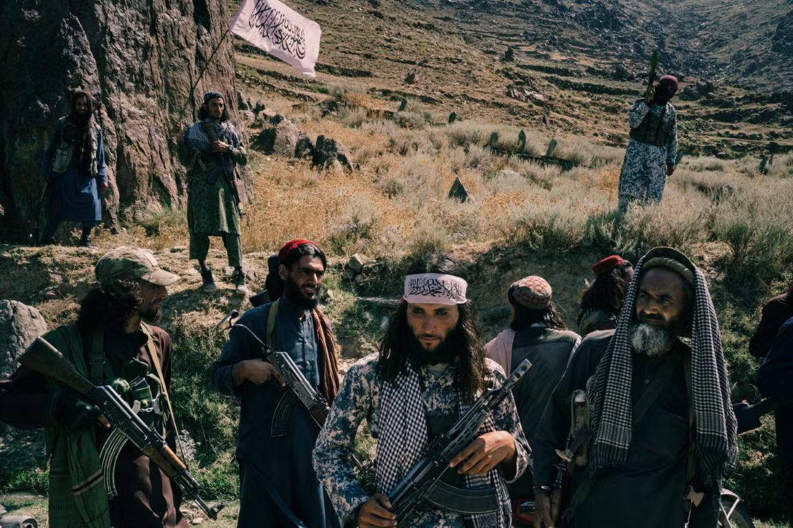 Giới chuyên gia cho rằng, Amin al Haq - một kẻ có liên quan tới trùm khủng bố Osama bin Laden, nhiều khả năng đã di chuyển từ Pakistan tới Afghanistan.