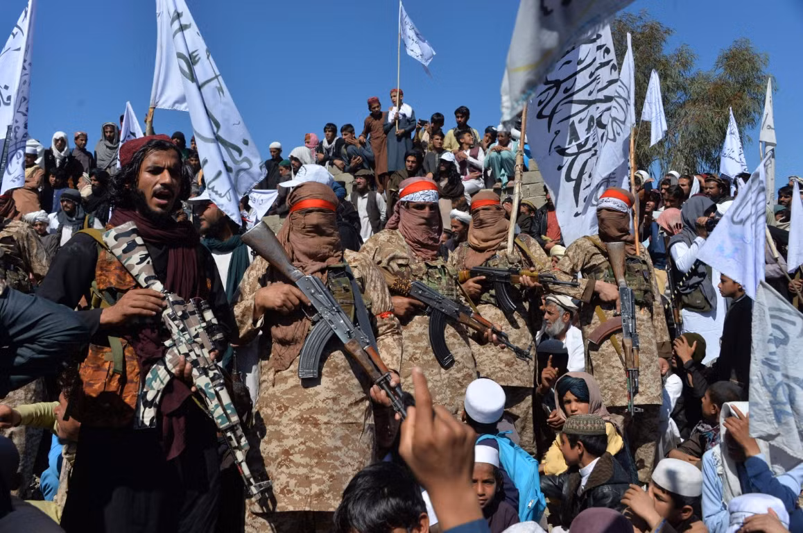 Trong tình thế cực kỳ hiểm nghèo của Afghanistan hiện tại, Mỹ lại dường như không có bất cứ hành động cụ thể nào. Chỉ có Moscow, với những đồng minh thân cận trong khối CSTO ở khu vực Trung Á, hiện đang gấp rút tìm cách đối phó với sự lớn mạnh của Taliban nói riêng, và nhiều tổ chức khủng bố khác ở khu vực này nói chung. Nguồn ảnh: Ydex.