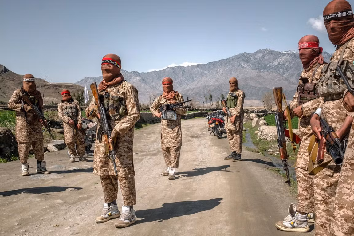 Pakistan cũng là nơi trùm khủng bố bin Laden ẩn náu khi tên này bị đặc nhiệm Mỹ tiêu diệt. Trước đó, truyền thông Nga cáo buộc Pakistan đưa không quân hỗ trợ Taliban đánh chiếm thung lũng Panjshir. Tuy nhiên phía Pakistan lại hoàn toàn phủ nhận điều này.