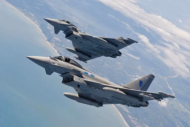 Hiện nay, tiêm kích EF-2000 hoạt động chủ yếu trong các nước thuộc khối NATO như: Không quân Hoàng gia Anh, Không quân Đức, Không quân Italy và Không quân Tây Ban Nha.