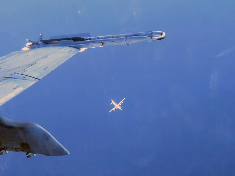Tiêm kích F-16 Na Uy và Bỉ, cùng chiến đấu cơ Typhoon Anh, đã áp sát hai oanh tạc cơ chiến lược Tu-95MS. Biên đội Na Uy cũng chạm trán hai máy bay ném bom Tu-160.