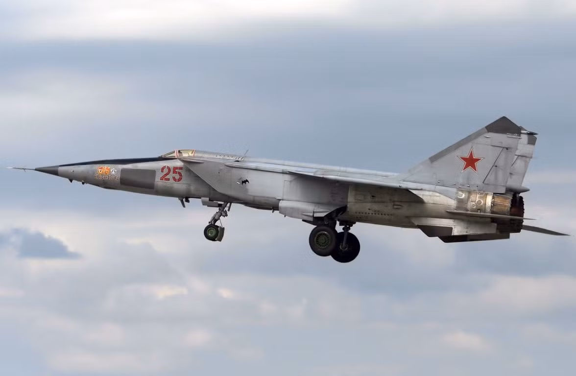 Với tốc độ tối đa lên tới 3.000 km/h - tương đương với khoảng Mach 2.83 khi bay ở độ cao lớn, cho tới tận thế kỷ 21, MiG-25 vẫn là loại máy bay nhanh bậc nhất lịch sử nhân loại