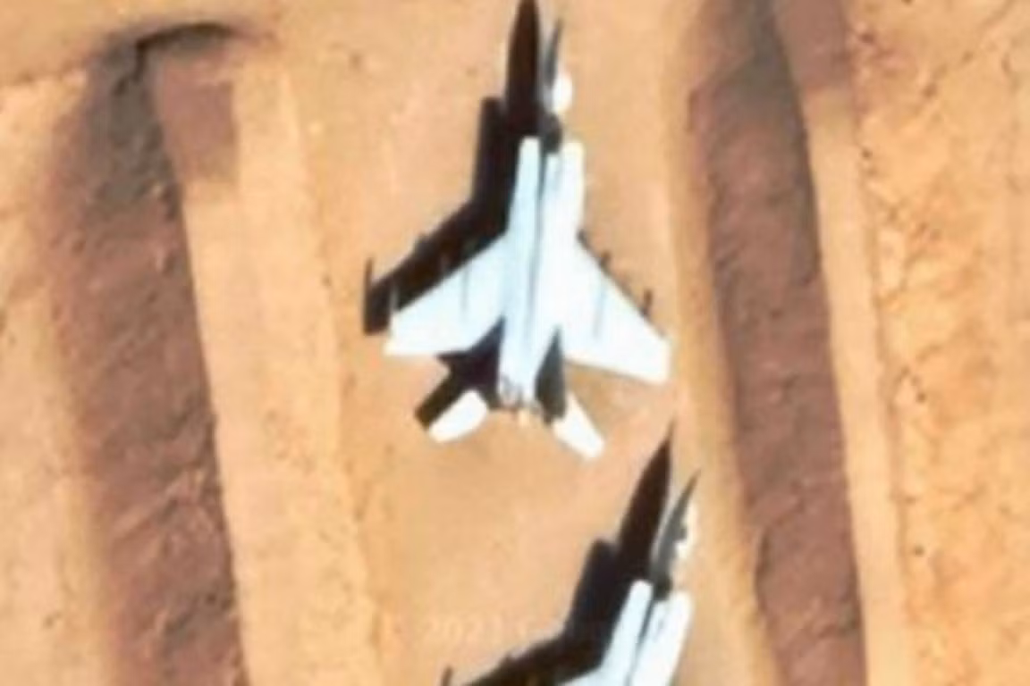 Trang Avia của Nga vừa đăng tải thông tin cho biết, một loạt các máy bay đánh chặn MiG-25 đã bị phát hiện ở Libya thông qua ảnh chụp vệ tinh.