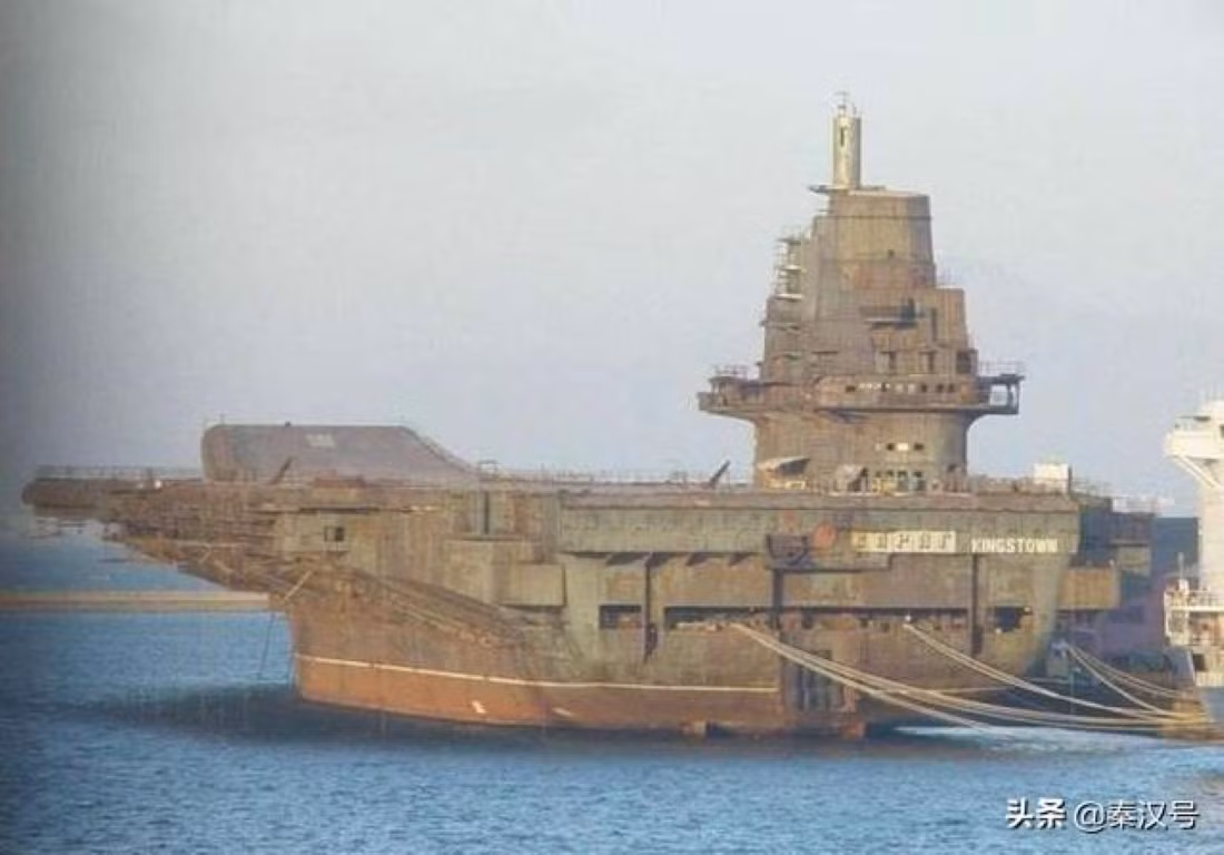Khi Trung Quốc tuyên bố muốn mua lại tàu sân bay “để phục vụ du lịch”, chủ sở hữu của hàng không mẫu hạm Varyag đã vui vẻ đồng ý và nhanh chóng bán nó với số tiền vô cùng khiêm tốn, tương đương với chi phí bán sắt vụn.