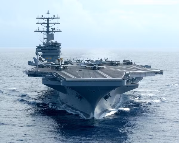 Các tàu sân bay thuộc lớp Nimitz bắt đầu được gia nhập biên chế từ năm 1975, có tổng cộng 10 chiếc hàng không mẫu hạm thuộc lớp này từng được sản xuất.