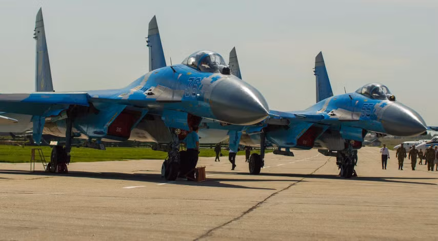 Su-27 và các biến thể của nó có thể thực hiện hầu hết các nhiệm vụ chiến đấu từ không kích, tiêm kích, cường kích.