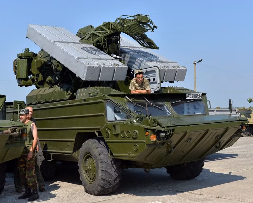 Tuy nhiên thông tin trên cũng chưa được xác nhận, nhiều chuyên gia cho rằng, phe ly khai miền Đông Ukraine, khó có thể vận hành được lực lượng không quân. Nhiều khả năng các máy bay Su-25 này, là cường kích Nga được điều khiển bởi phi công Nga, nhưng dưới vỏ bọc của phe ly khai.