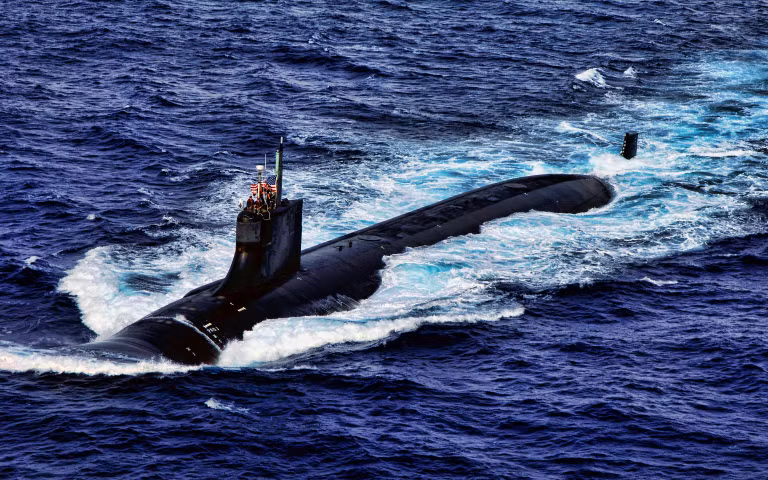 Tàu ngầm USS Connecticut được khởi đóng từ năm 1992, bắt đầu gia nhập lực lượng Hải quân Mỹ từ năm 1998. Đây là tàu ngầm hạt nhân thứ 2 của Hải quân Mỹ được đóng theo lớp này.