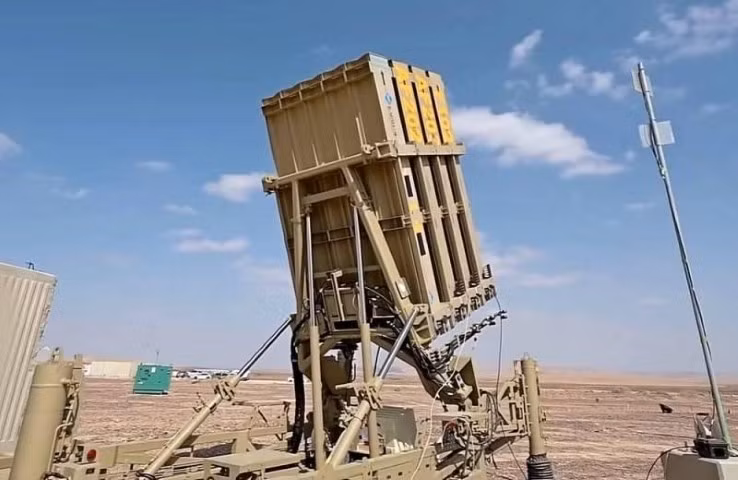 Quân đội Ukraine đang rất hào hứng trước thông tin Mỹ sẽ viện trợ cho họ một khẩu đội hệ thống phòng thủ tên lửa Iron Dome (Vòm sắt) để bố trí gần đường phân giới tạm thời ở Donbass, nhằm “khóa chặt bầu trời” trước những cuộc pháo kích của quân ly khai.