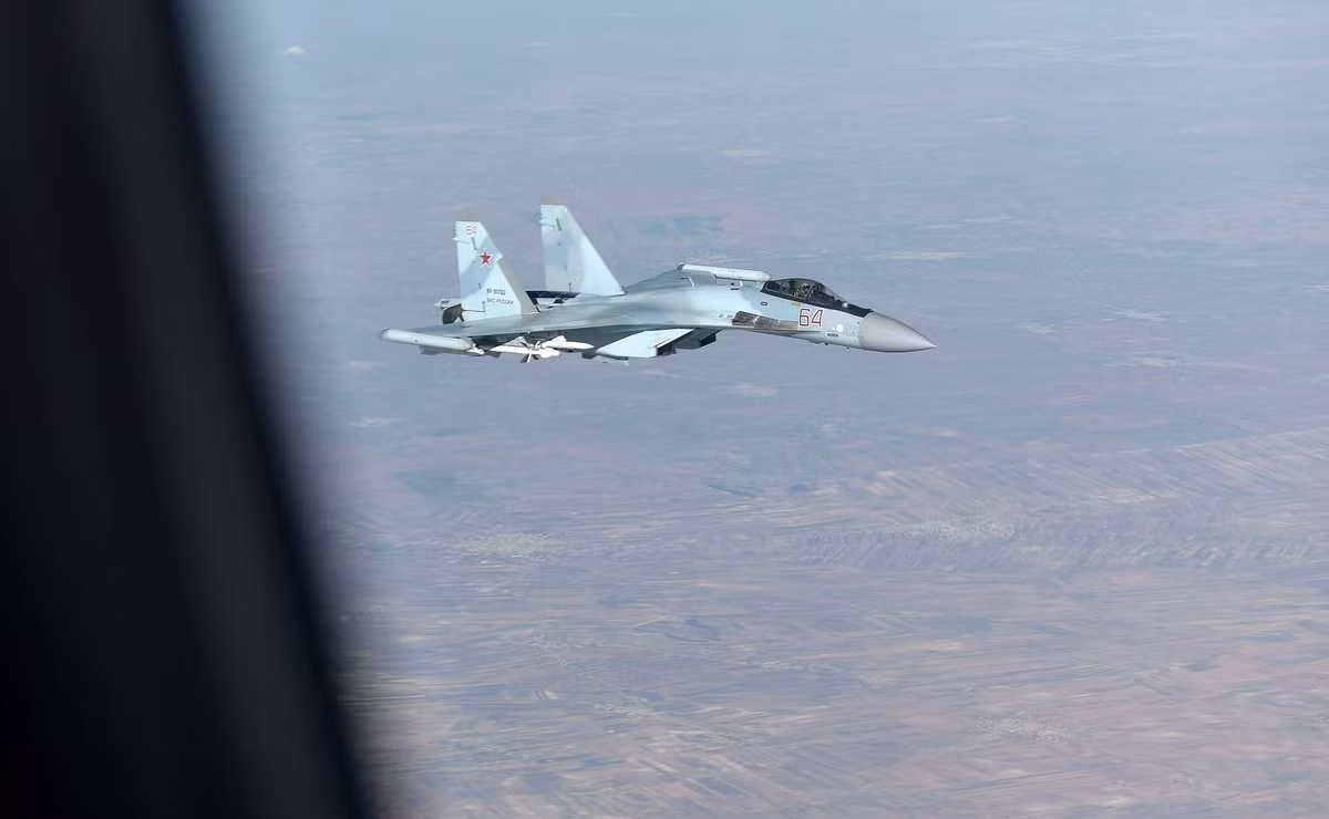“NATO đang tăng cường hiện diện quân sự ở Biển Đen, chỉ trong ba tuần gần đây, 3 tàu của hải quân Mỹ đã có mặt, trong đó có các cuộc tập trận với hải quân Ukraine. Như vậy NATO đã tăng cường hiện diện ở Biển Đen, coi trọng chiến lược đối với khu vực này”.