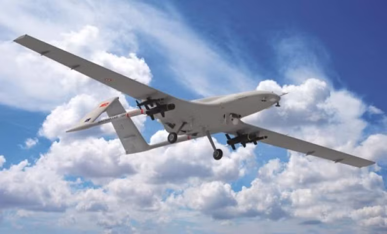 Điện Kremlin ngày 27/10 đã lên tiếng cảnh báo các máy bay chiến đấu không người lái (UAV) Bayraktar T2B của Thổ Nhĩ Kỳ bán cho Kiev có nguy cơ gây mất ổn định tình hình ở miền Đông Ukraine, sau khi Quân đội Ukraine đăng video cho thấy chiếc UAV này tấn phá hủy một khẩu lựu pháo do Nga sản xuất trong khu vực do phe ly khai kiểm soát.