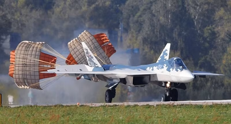 Đây chính là nguyên nhân khiến phần lớn người Nga khẳng định, Su-57 có thể vượt qua hệ thống phòng không Mỹ và đủ sức đánh bại tiêm kích tàng hình F-35 hay F-22 nếu xảy ra một cuộc đối đầu trên không.