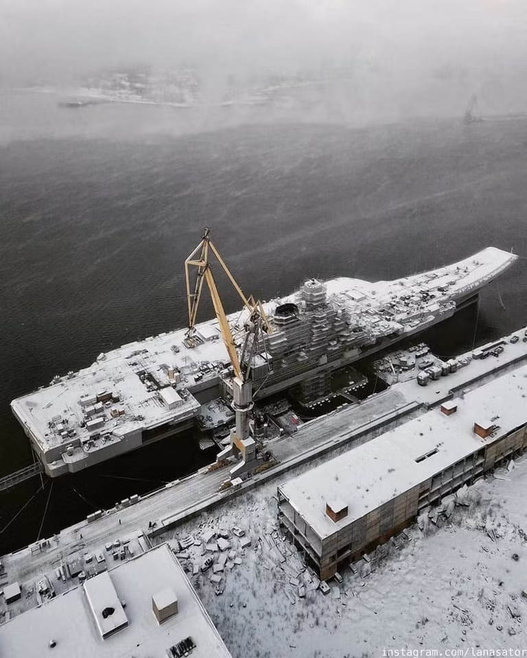 Hiện tại tàu sân bay Kuznetsov của Nga đang được đại tu tại Nhà Máy Sửa chữa Tàu biển số 35 đặt tại Murmansk. Tuy nhiên, vẫn chưa rõ tới bao giờ tàu sân bay này sẽ hoàn thiện việc đại tu.