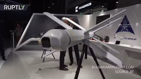 Trên cơ sở UAV Lancet, ông Alexander Zakharov tiết lộ, một hệ thống kiểm soát đã được phát triển, chiếc UAV này khi tuần tra trên bầu trời sẽ truy lùng máy bay không người lái Bayraktar TB2 và bắn hạ chúng, tạo ra "chướng ngại vật không thể vượt qua".